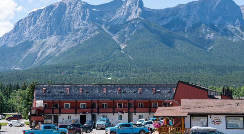 Rocky Mountain Ski Lodge