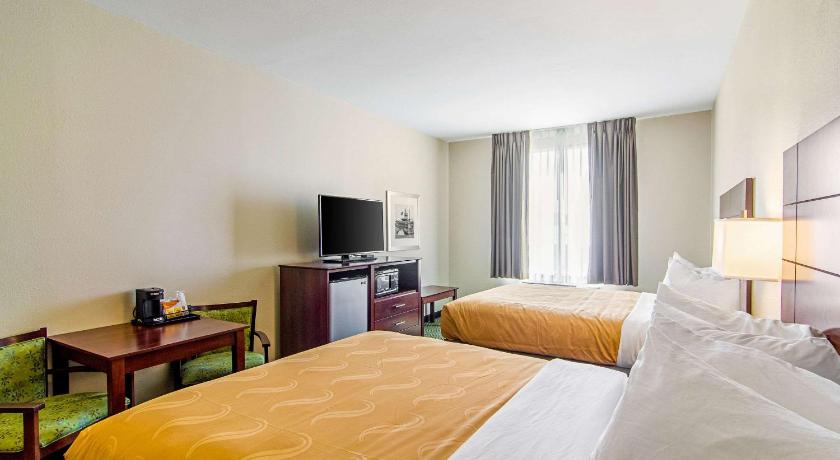 Quality Inn & Suites Near Tanger Outlet Mall