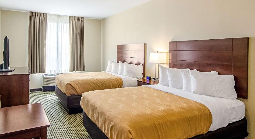 Quality Inn & Suites Near Tanger Outlet Mall