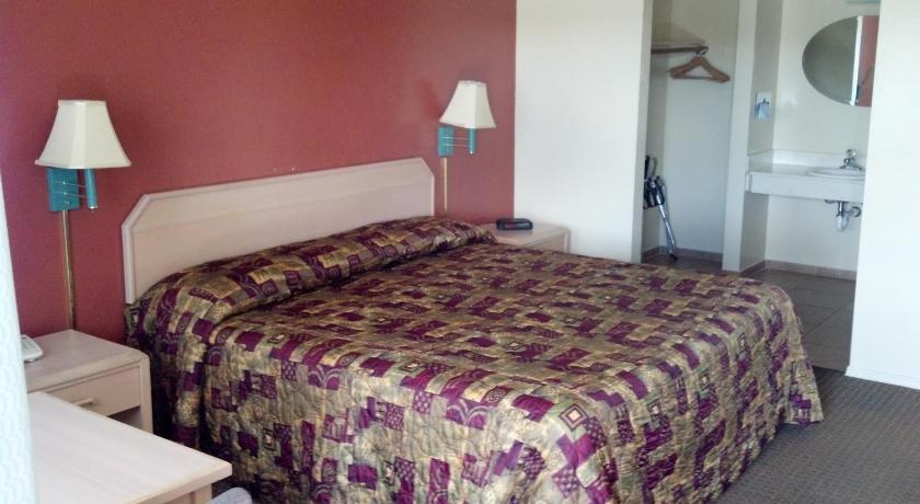 Heritage House Motel photo
