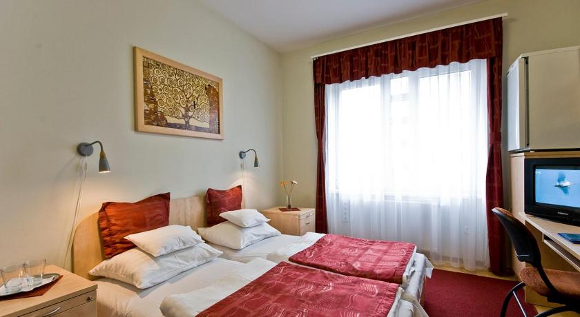 Hotel Kerpely — Hotel in Dunaújváros