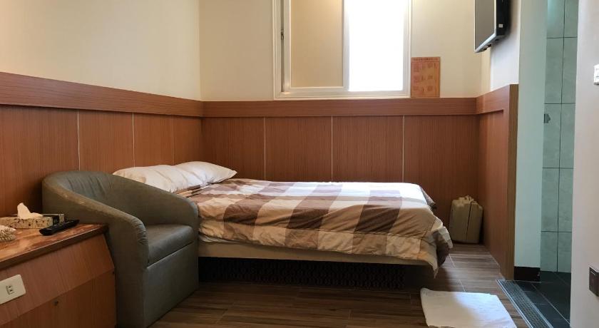 Good Hotel - image 24