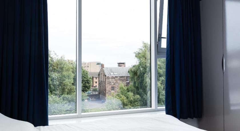 Destiny Student - Holyrood (Brae House) 