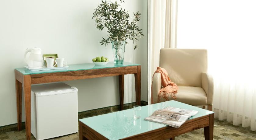 Image of Classic Suite 4
