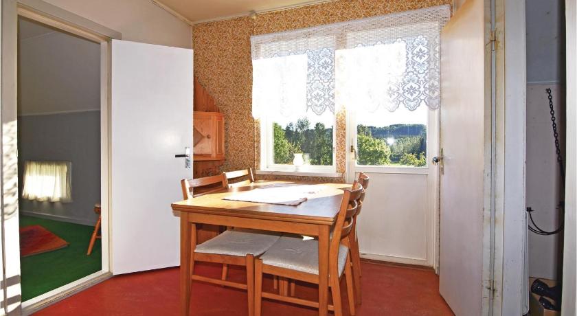 Stunning home in ml with 4 Bedrooms and WiFi photo