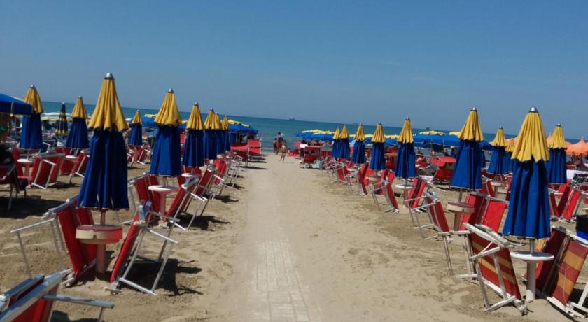 Les 4 saisons — Hotel in Durres