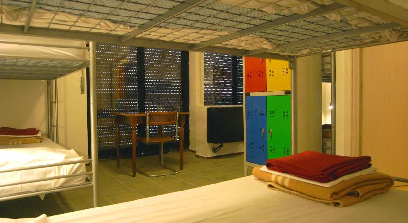 Image of Bed in 8-Bed Mixed Dormitory Room 1
