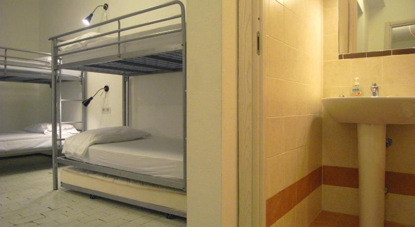 Image of 1 Person in 6-Bed Dormitory - Mixed 1
