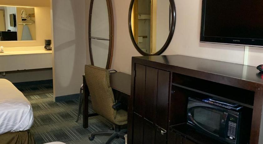 Pepper Tree Inn photo