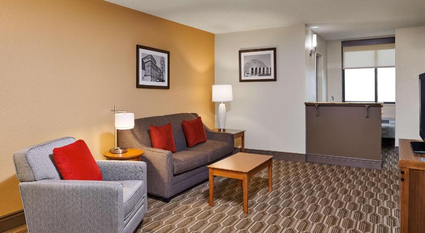 Best Western Plus Milwaukee Airport Hotel & Conference Center