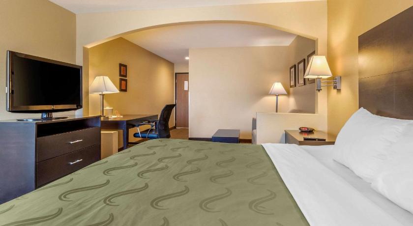 Quality Inn & Suites Lenexa Kansas City