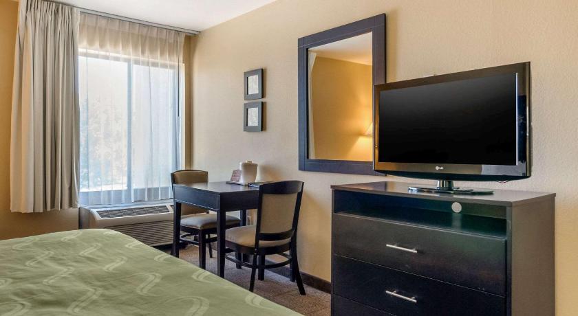 Quality Inn & Suites Lenexa Kansas City