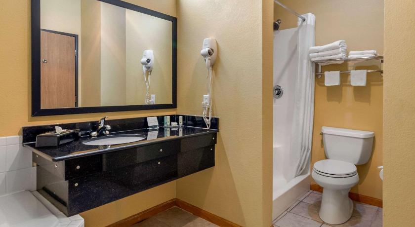 Quality Inn & Suites Lenexa Kansas City