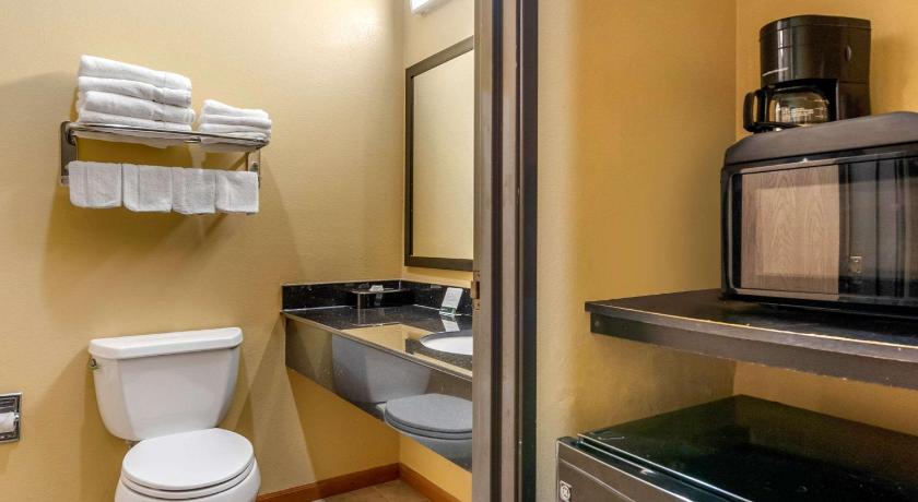 Quality Inn & Suites Lenexa Kansas City