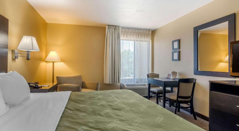 Quality Inn & Suites Lenexa Kansas City