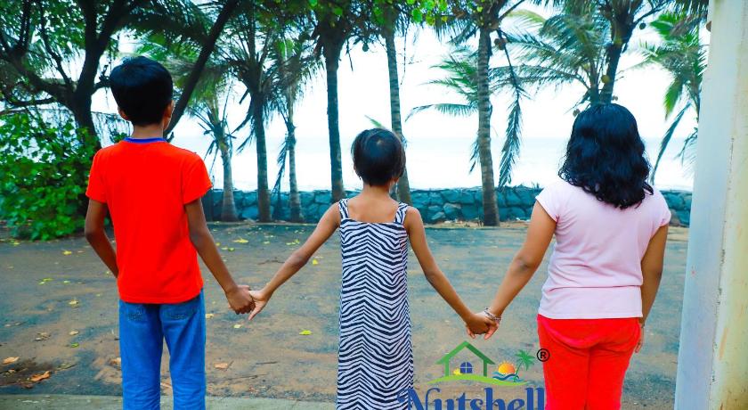 Nutshell-Airport Retreat by the Sea photo