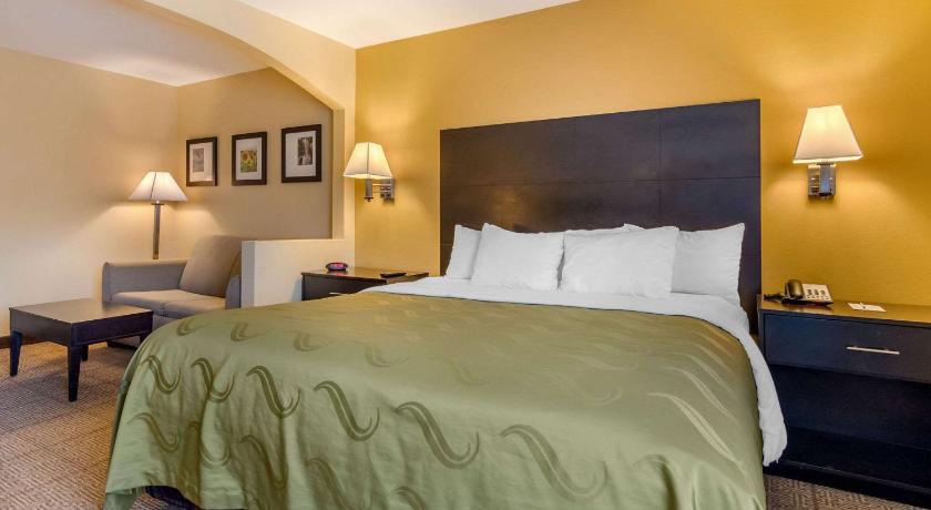 Quality Inn & Suites Lenexa Kansas City