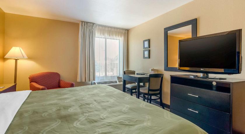 Quality Inn & Suites Lenexa Kansas City