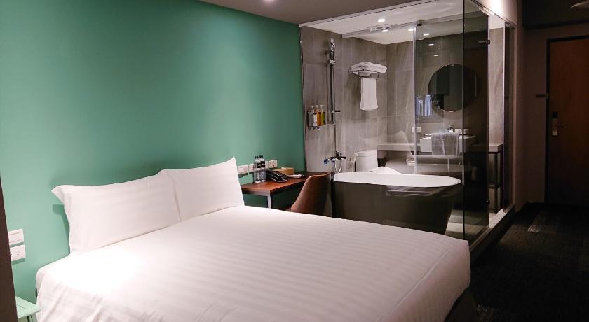 Image of Deluxe Double Room - with Bathtub 1