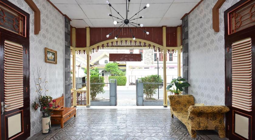 RedDoorz @ Golden Inn Tugu Yogyakarta - image 5