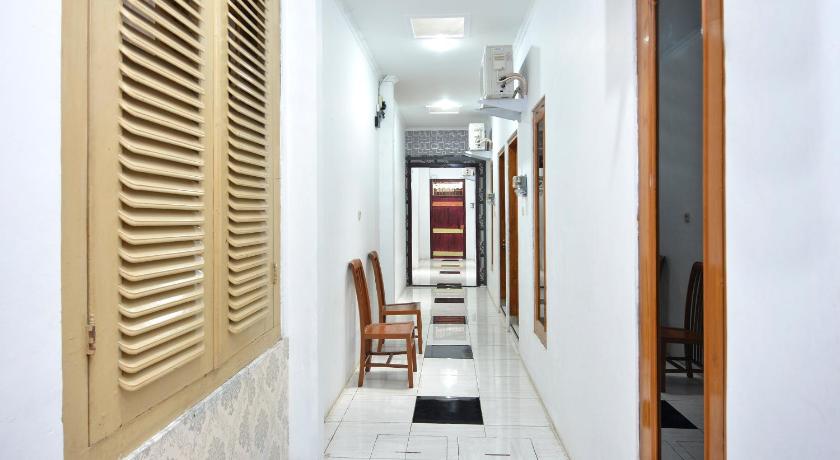 RedDoorz @ Golden Inn Tugu Yogyakarta - image 10