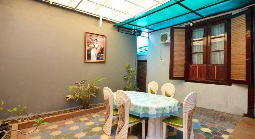 RedDoorz @ Golden Inn Tugu Yogyakarta - image 4