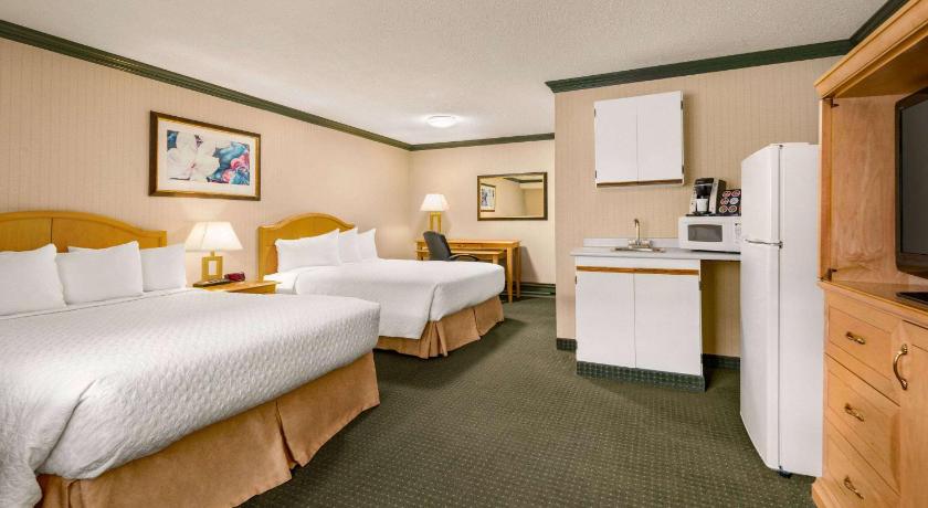 Travelodge by Wyndham Dawson Creek