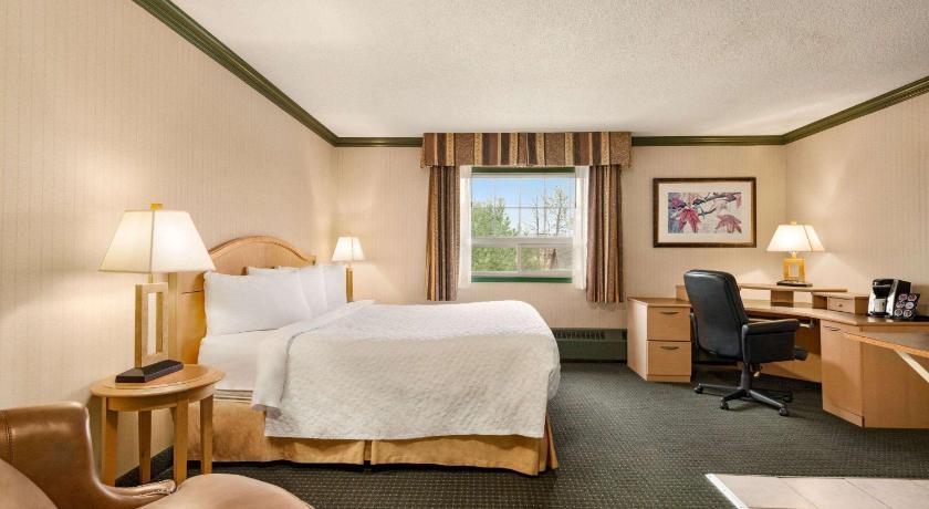 Travelodge by Wyndham Dawson Creek