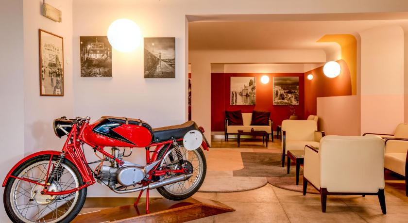 Hotel City photo