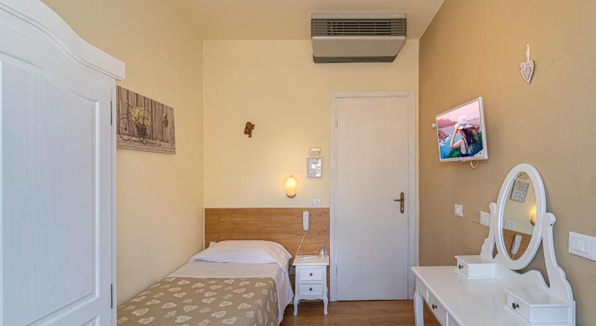 Hotel Mariani photo