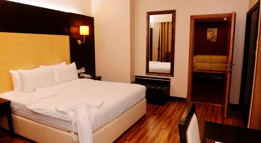 Image of Superior King Room 10