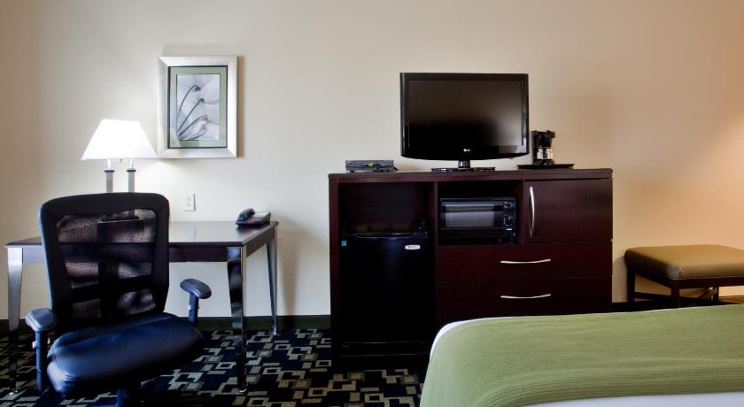 Holiday Inn Express Hotel & Suites Raleigh Sw - At Nc State