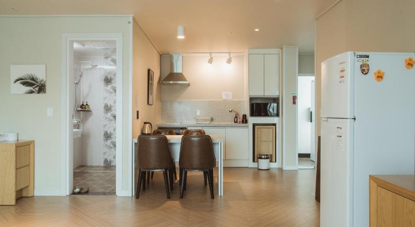 Image of Suite Family Room 12