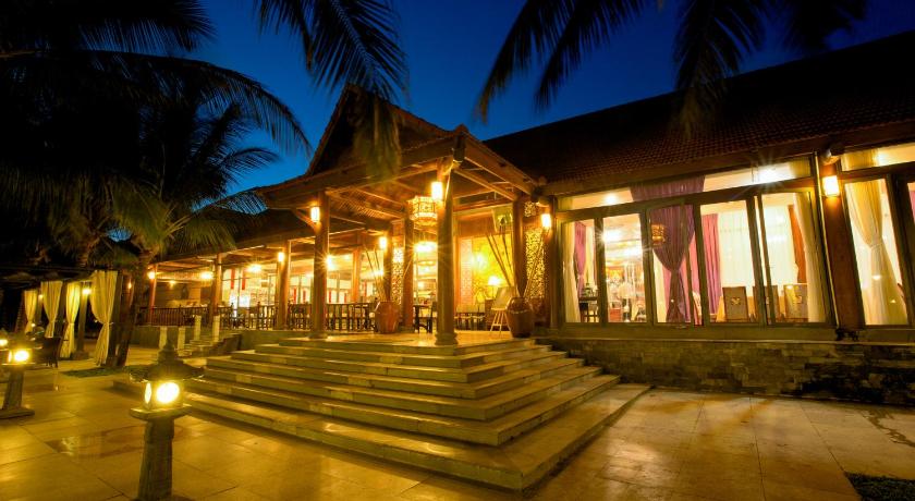 Restaurant, Seava Ho Tram Beach Resort in Ho Coc