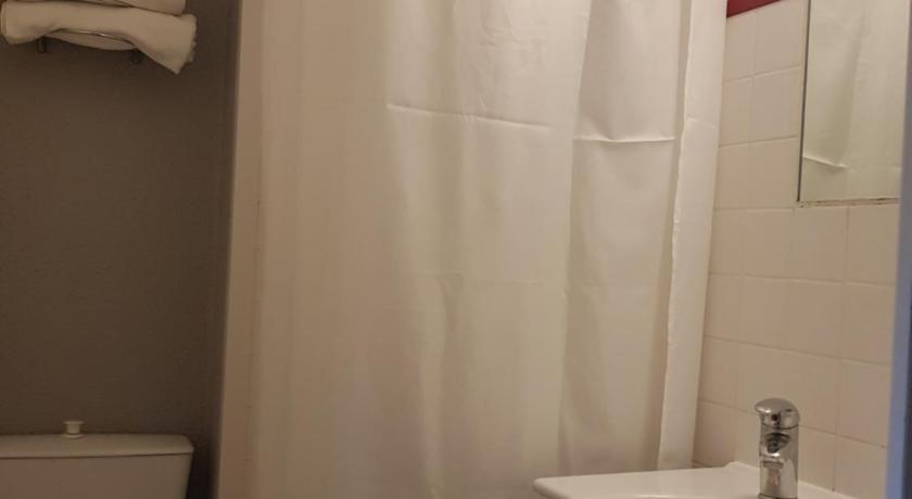Hotel Inn Design Laon Ex Ibis Budget, University Of Notre Dame Shower Curtains