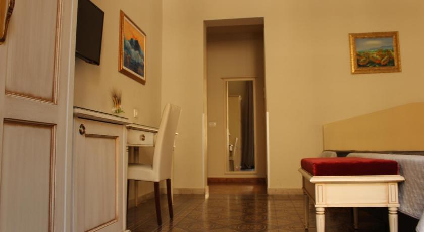 Image of Standard Quadruple Room 8