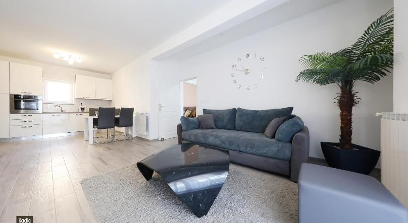 Carmen Apartment Deluxe — Hotel in Vir