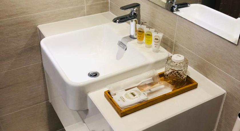 Netflix free- Luxury Condotel Vinhomes Skylake - image 14