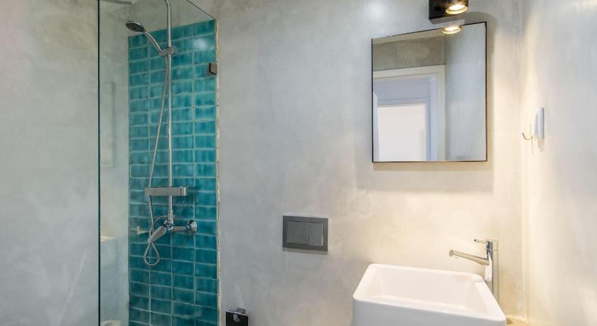 LovelyStay - Turquoise River View I photo
