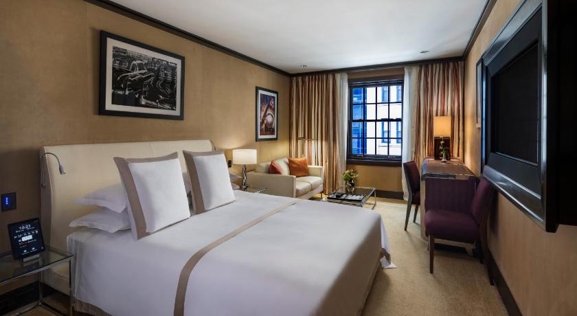 Image of One King Deluxe Room, 44th Street View 1