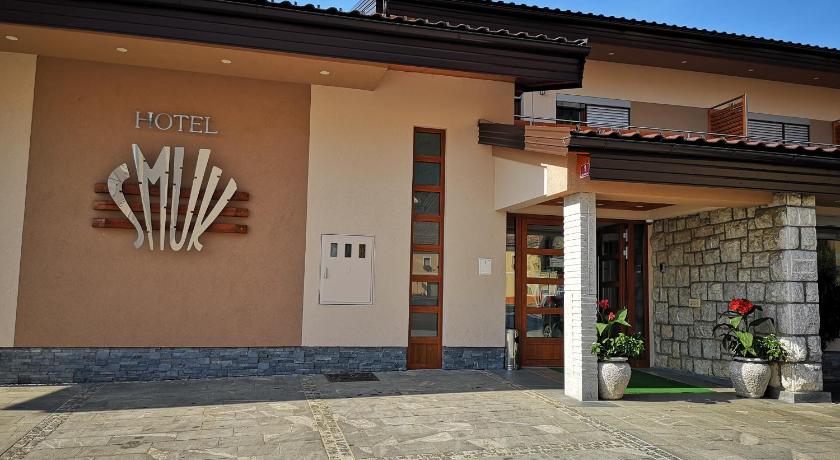 HOTEL SMUK — Hotel in Semic
