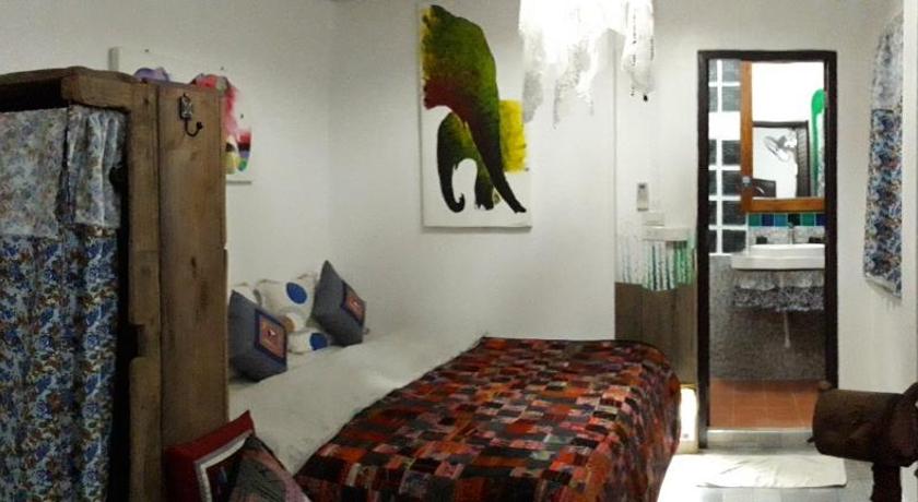 Banthorphan Resort photo