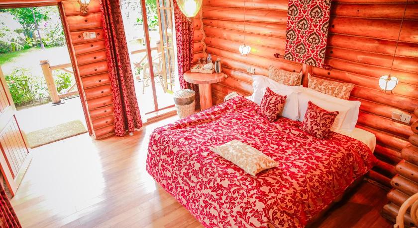 Image of Deluxe Double Room with Bath 0