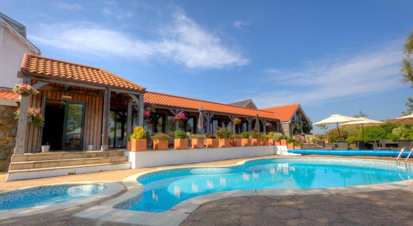 The Farmhouse Hotel and Restaurant photo