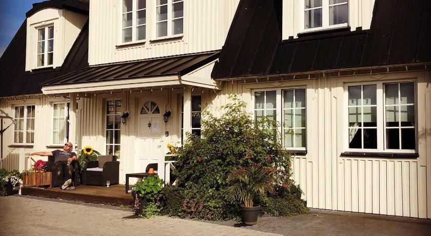 The White House — Hotel in Reykholt