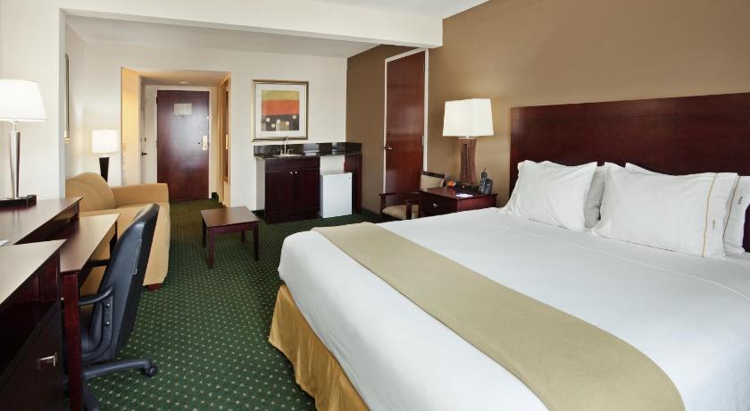 Holiday Inn Express Murfreesboro Central