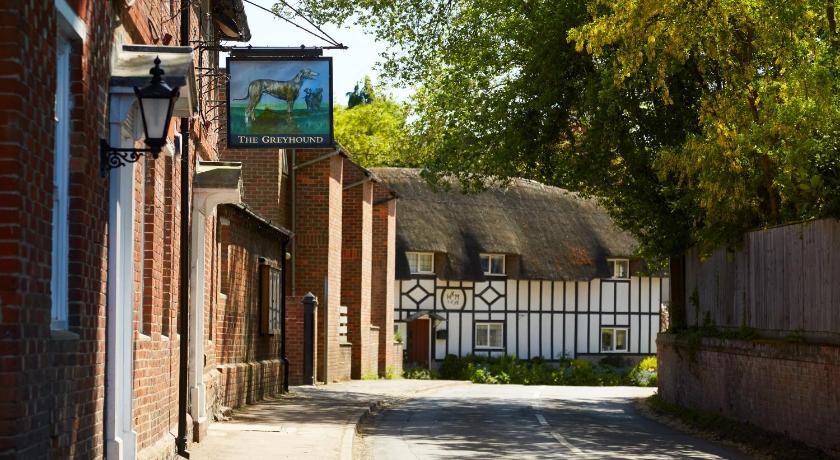 The Greyhound Inn — Hotel in Letcombe Regis