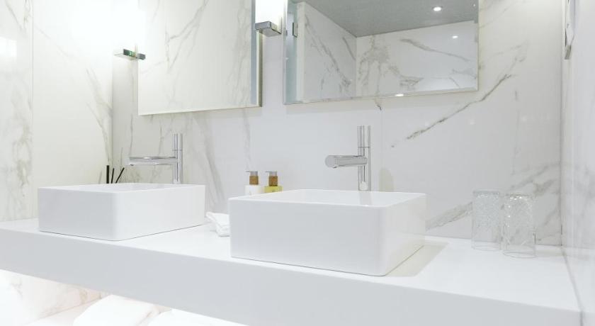 Image of Headline Suite 2