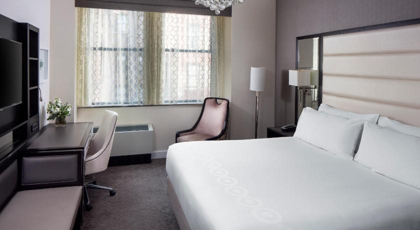 Image of 1 King Bed 3