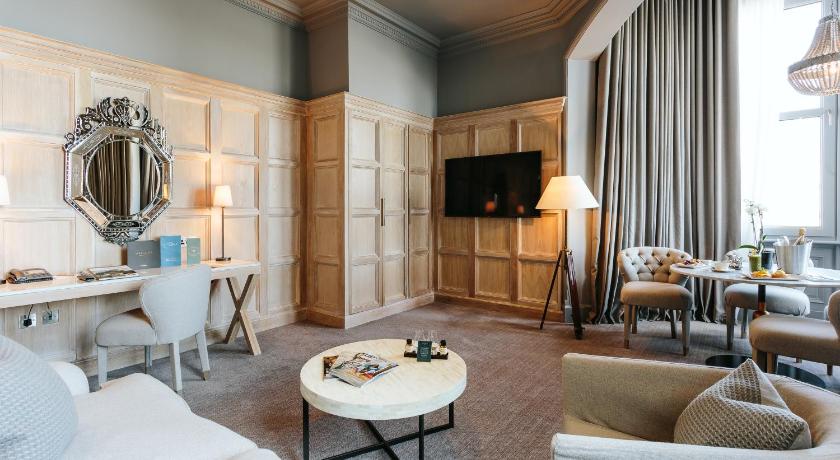 Image of Feature Twin or Double Room City View 5